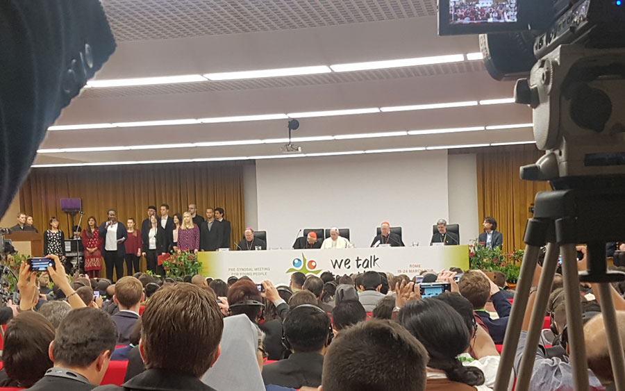 papa-francesco-al-pre-sinodo-dei-giovani-nel-pontificio-collegio-internazionale-maria-mater-eccleasiae